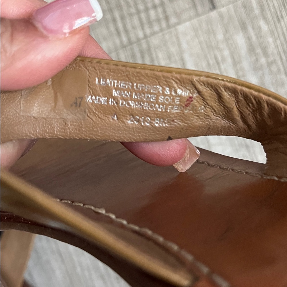 Tory Burch Tan Patent Miller Thong Sandals - Picture 6 of 11